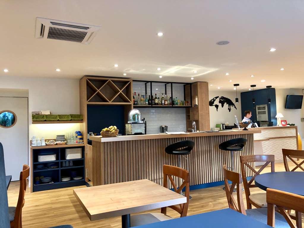 雷祖里镇凯里亚德酒店 餐厅 照片